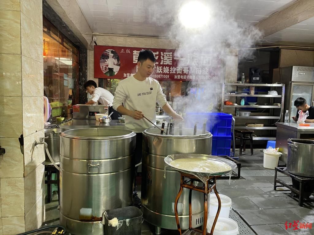 拉面|三年里从红到凉妖娆“拉面哥” ：做一个普通人比较好