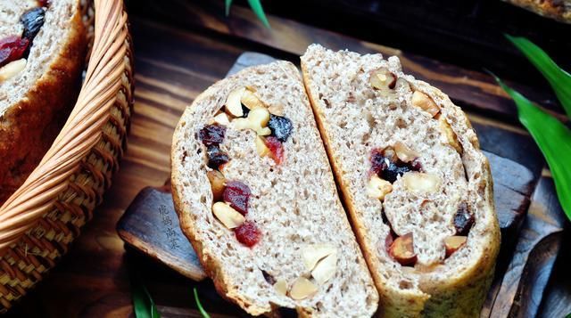  发酵|夏天做面包，直接法又快又顺利，干果多的软欧，越嚼越香还无油