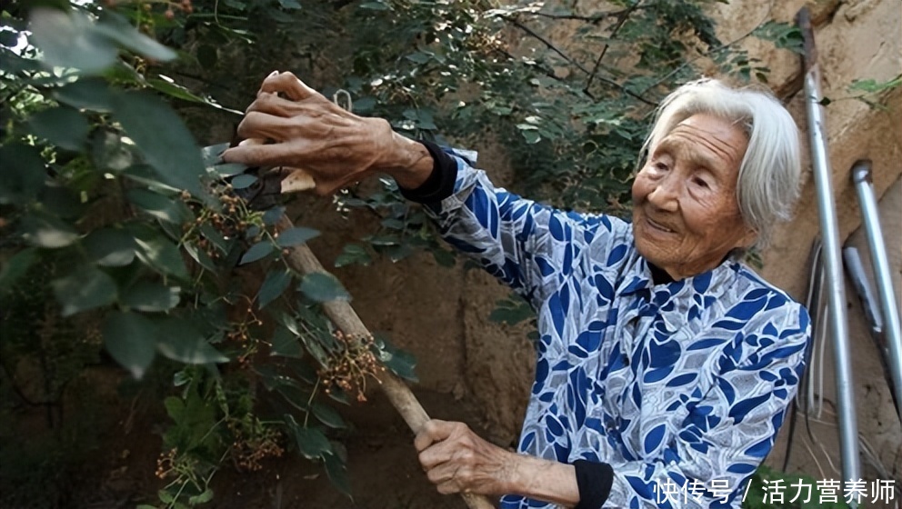 多名百岁老人的调查结果，长寿之人共同特点，不是运动而是这2点2023