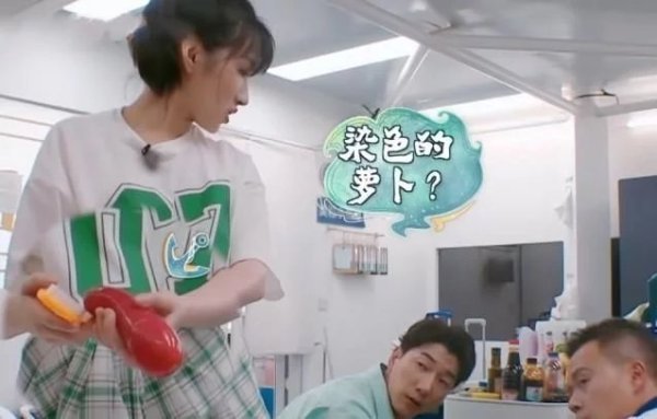  不留情面|李浩菲又出幺蛾子洗菜暴露文化水平，林大厨一句话嘲笑不留情面