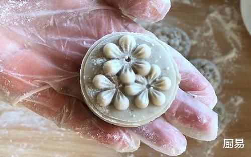 营养|芋头营养丰富,简单又好吃,口感更加细腻粉糯,奶香味十足,吃进嘴里很细腻绵软