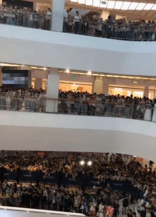 现场|吃饭风波后赵丽颖现身活动仍受欢迎 现场人气爆棚