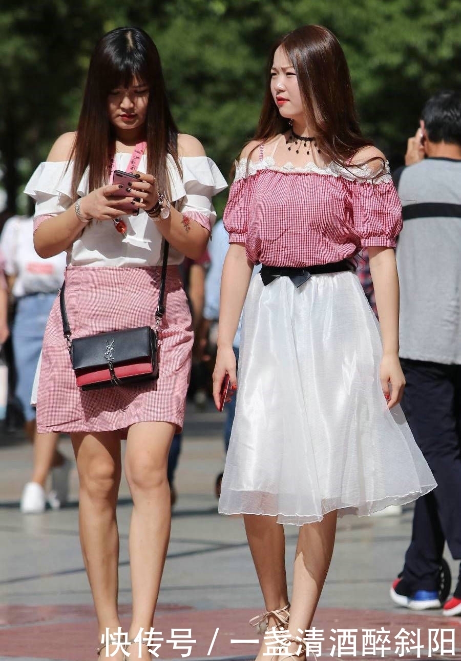 T恤|红色短袖高腰T恤,展露出纤细的小蛮腰