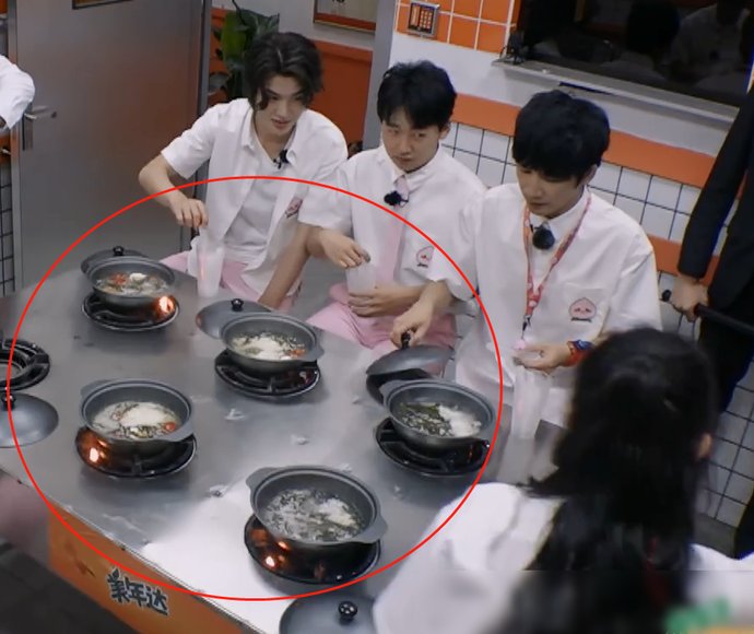  总经理|《密逃》嘉宾“吃剩饭”，将镜头放大十倍，是否真吃一目了然