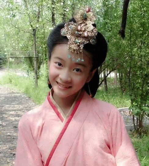  籍籍无名|她意外把妹妹带进演艺圈，如今妹妹大红大紫，自己却是“小透明”