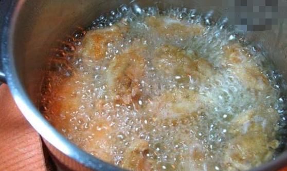  食物|炸鸡翅时, 别急着腌制, 多加这一步, 味道更香更入味