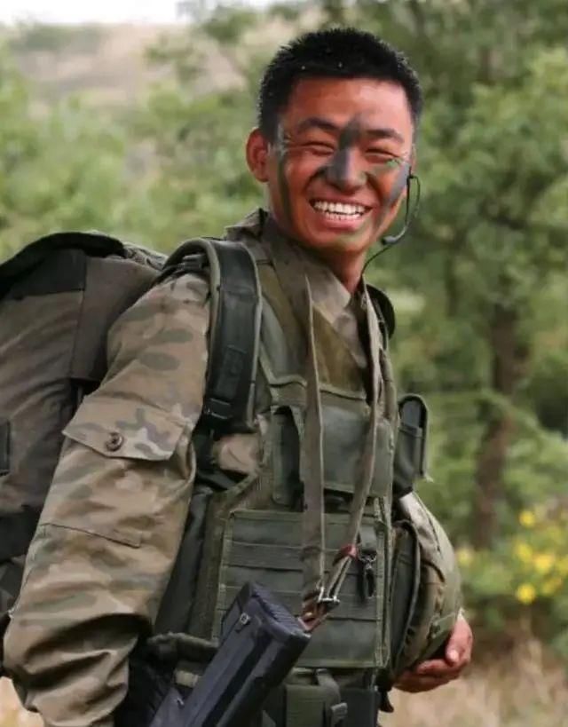  突击|豆瓣9.4分的《士兵突击》，那些幕后故事让人感慨万分