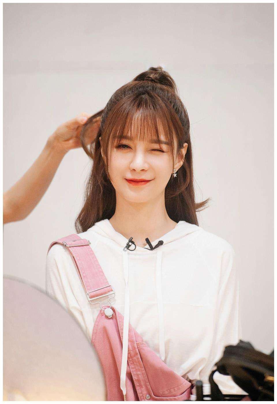  浪姐|靠《浪姐》圈粉的沈梦辰，私下更是穿衣达人，甜美帅气风随意切换