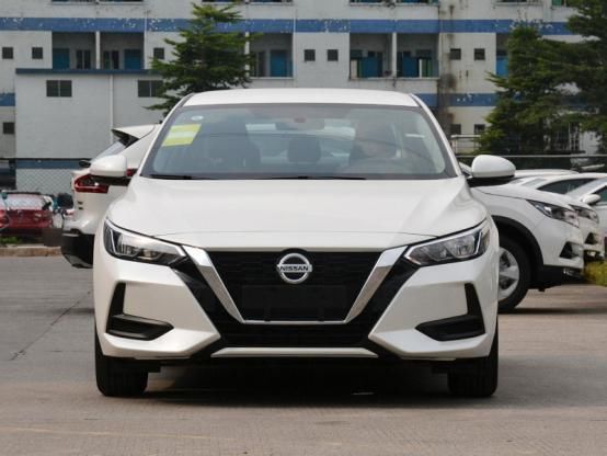  竞争|竞争轩逸帝豪，新宝骏轿跑轴距2米7，标配大屏车联网，不足6万