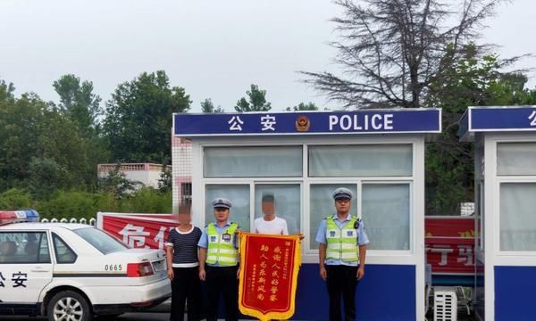  瘫坐|高温下七旬老人迷失高速路，瘫坐地上欲昏迷，高速交警帮他回了家