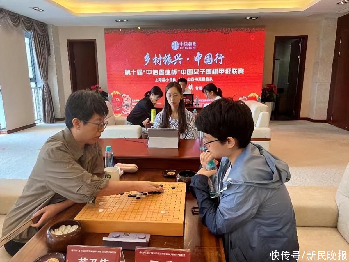 女子围甲洞泾镇专场举行，上海星小目队升至积分榜第一