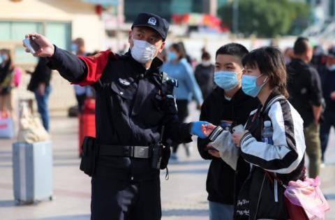 假期|警探号丨假期3天铁警处理扰序人员14名 找回旅客行李7件