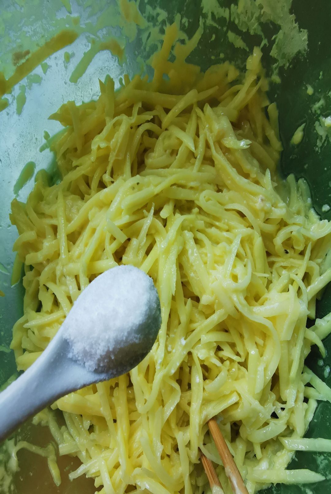  做好|土豆丝饼这样煎，几分钟做好，香脆可口，好吃不腻，比红薯饼还香