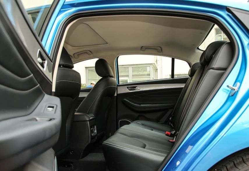  雪佛兰|都是8万，艾瑞泽5和雪佛兰科沃兹如何选？对比后能否看出差别？