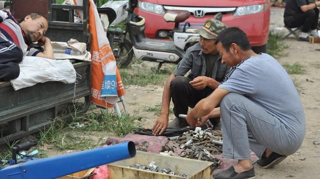 妹夫|聋哑大爷出生8天被生母扔掉，为养父母养老送终，一生未娶养妹夫