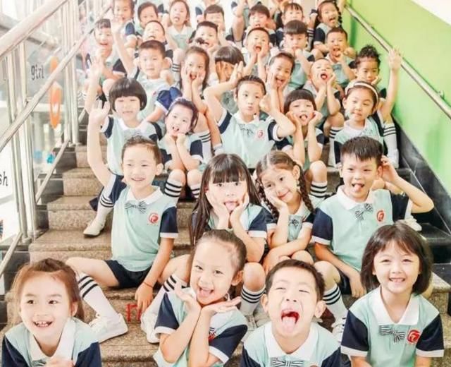  毕业|幼儿园拍摄创意毕业照，迅速走红网络，网友：都是有钱人家的孩子