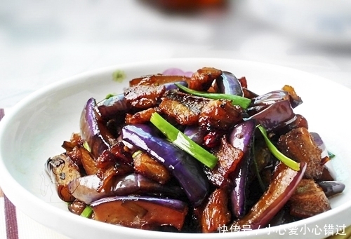 解馋|茄子此吃法真香,不用炸不凉拌,用它加肉一起做,真解馋
