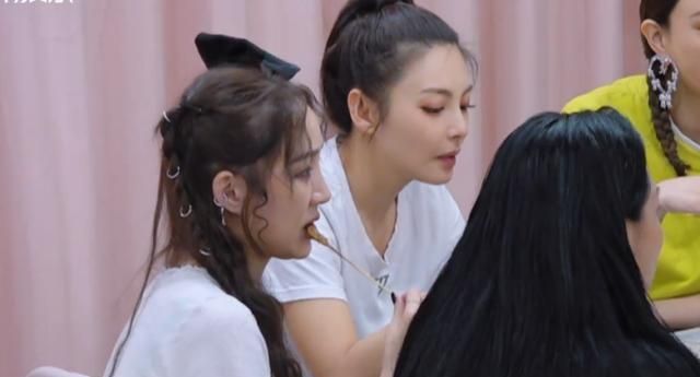  吃饭|淘汰三人, 就她被留下吃饭, 黄圣依张雨绮争着签她, 她人缘有多好