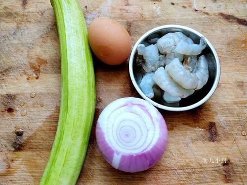 饺子皮|夏天用它包饺子，鲜香多汁消暑补水，比韭菜芹菜都好吃，全家爱吃