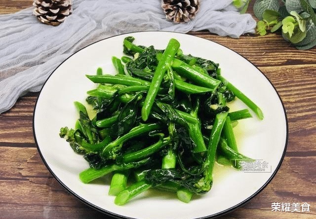  姜汁芥兰|七月遇见这菜别手软，多买几斤也无妨，加点姜末炒，驱寒增食欲