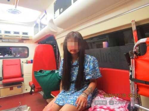  摩托|20岁女子醉驾摩托，连车带人三人一并撞上路中护栏