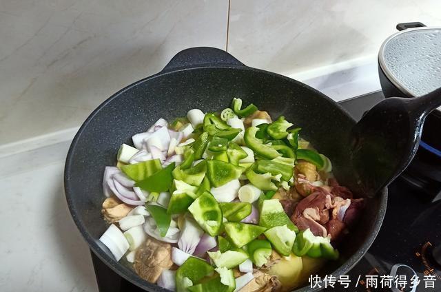  一锅端|大热天不想做饭，老公出绝招，鲜美好吃一锅端，25元钱喂饱全家