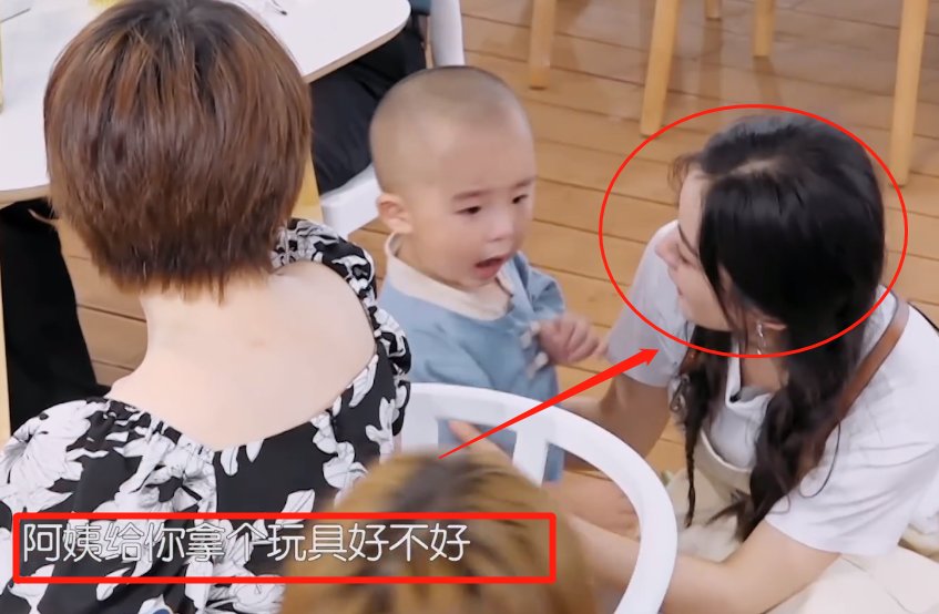  温柔|赵丽颖节目遇到熊孩子哭，看清她哄娃的方式，不愧是当妈的人了