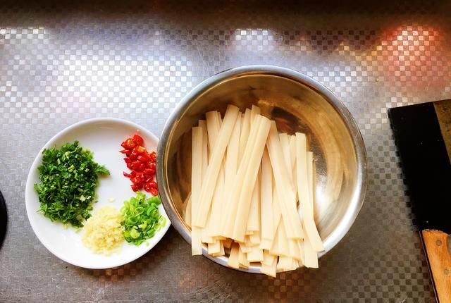  调料|麻酱流汁宽粉正宗做法，关键是调料汁，超级好吃，一盘不够吃