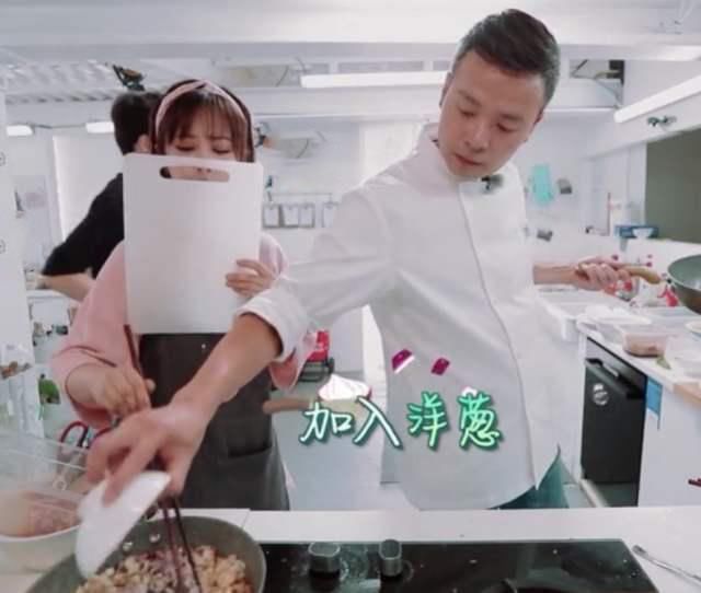  预告|《中餐厅4》首期预告，赵丽颖遭遇危机，炒菜方式与杨紫大不同