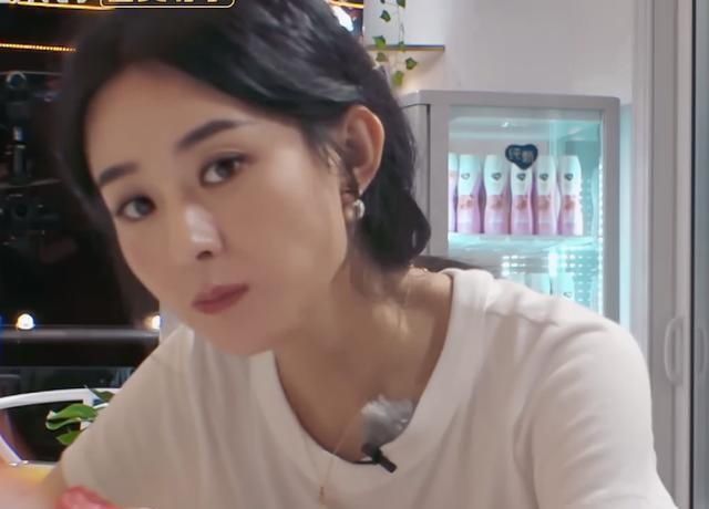 赵丽颖|赵丽颖西瓜吃播一幕你不能错过！果然毁掉女神的行为就是吃瓜！