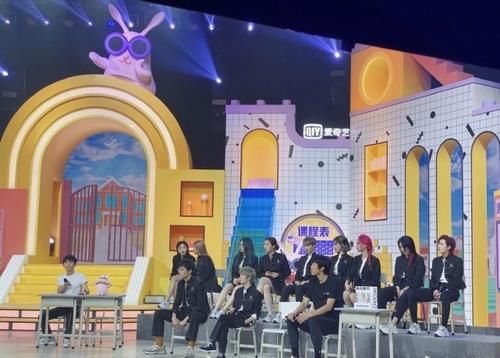  不及|the9团综规模不及火箭少女？前三期全在室内录制，嘉宾却超有牌面