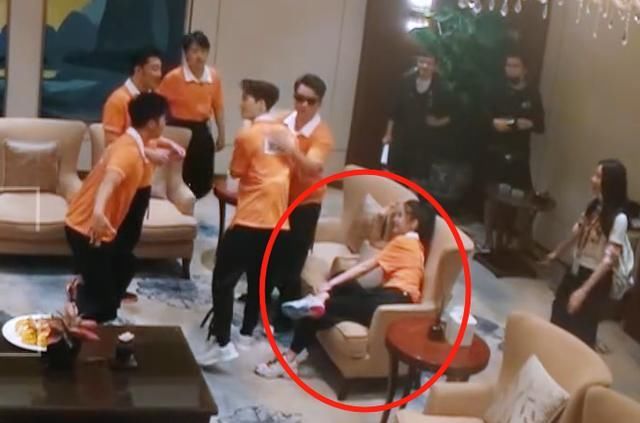  坐姿|《奔跑吧》李沁杨颖坐姿, 清晰区分已婚未婚, 差距太大