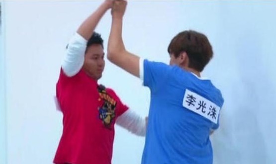 赵丽颖|被电视骗了,原来“撕名牌”这么拍出来的,难怪赵丽颖说都是剧本