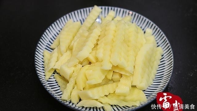  比肉|土豆最最最简单又好吃的做法，煮一煮，拌一拌，都说比肉还好吃