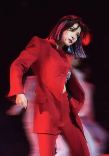  万茜|不争不抢的人设崩塌？为了队员，万茜在《浪姐》里也太拼了吧