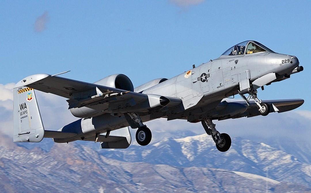 发动机|最抗揍的战机:发动机被打烂仍能返航,机翼被轰掉一半照样飞行