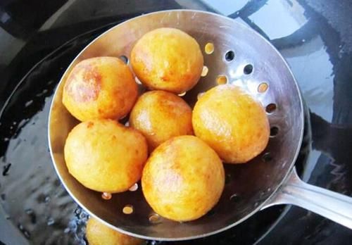 最爱|土豆别再炒土豆丝了,这种做法才是孩子最爱的,一口一个酥脆鲜美