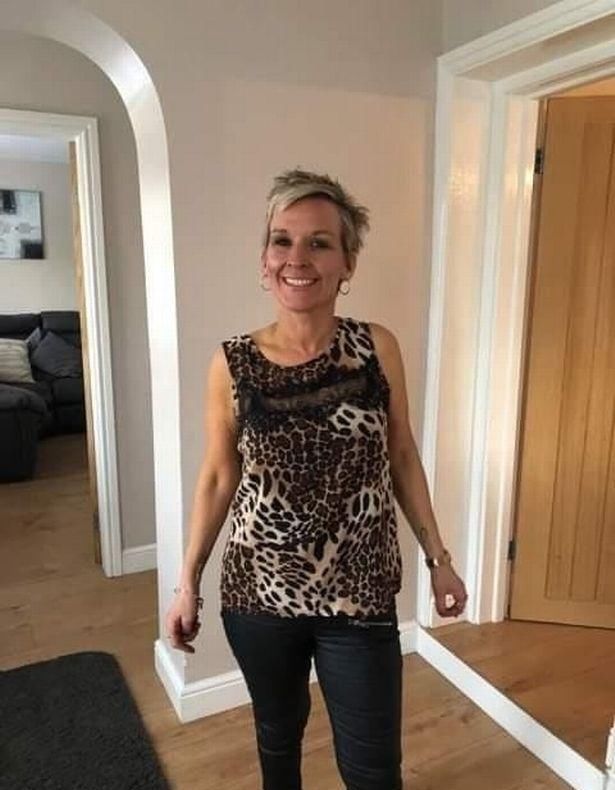  勒死|太不幸了，英国女子用绳子同时遛两狗，结果反被两狗勒死