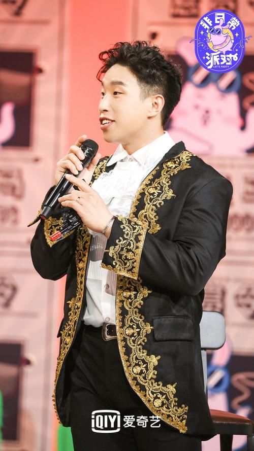  谢可寅|THE9迷惑行为大赏 刘雨昕尝试网兜套头谢可寅解锁倒骑牛