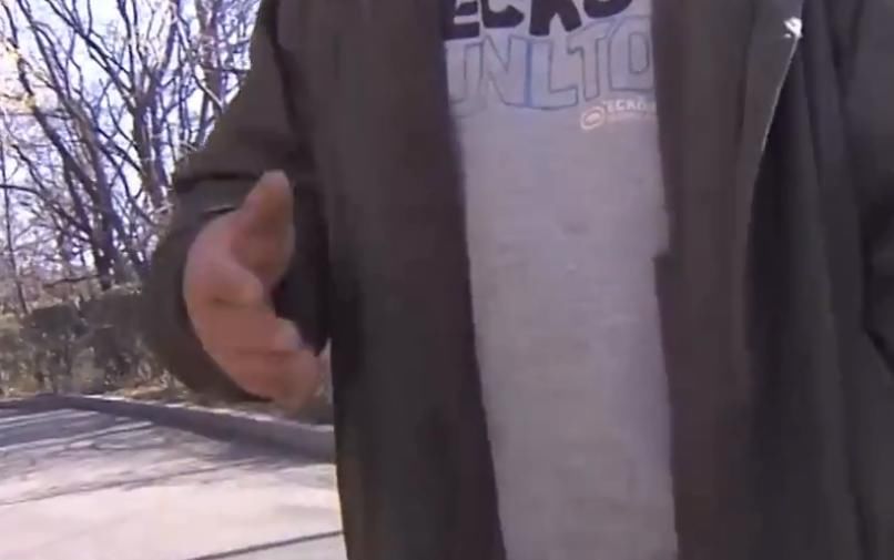  霸王|3名男子吃“霸王火锅”，不付钱还提无理要求，女老板：头1次见