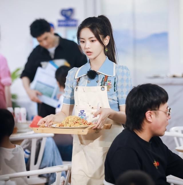  小刀|赵小刀来了！《中餐厅》收官变吐槽大会，赵丽颖竟让嘉宾脸色巨变