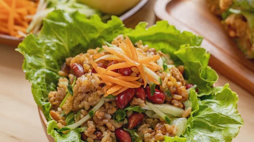  菜包饭|碗都不用洗! 大热天最爱这种懒人菜, 拌一拌就好吃