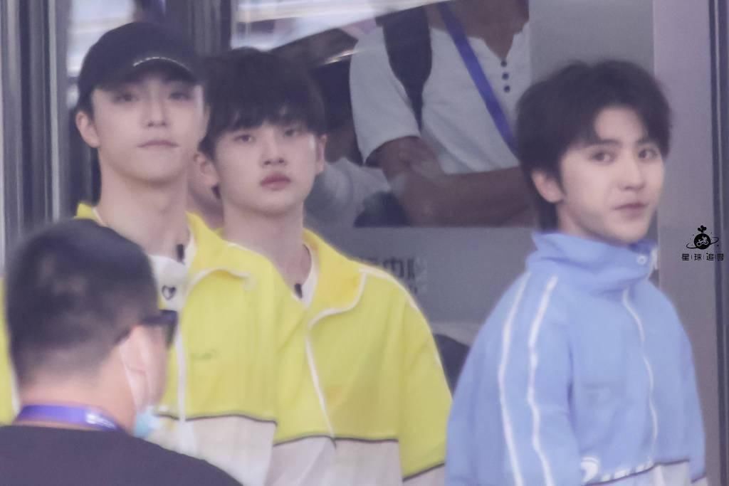  合体|帅哥成对，快乐翻倍！蔡徐坤、陈立农合体录制《奔跑吧》向粉丝打招呼