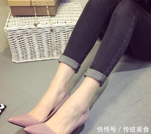 款式|一款气质的尖头细跟,简约大气的款式让你的搭配变得轻松简单