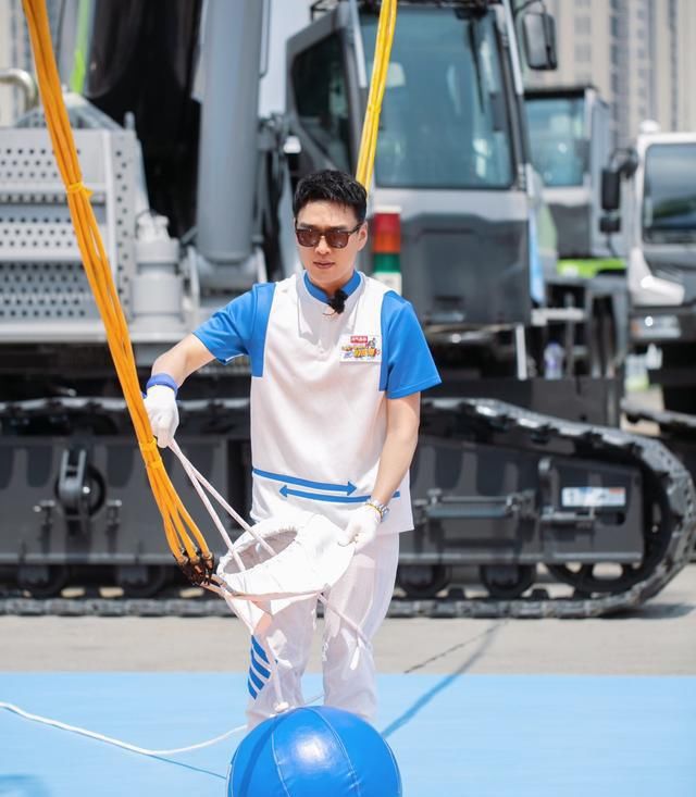  连环|杨洋放大招挑衅众人，王耀庆空中连环抛酒瓶，陈学冬再现龙吸水