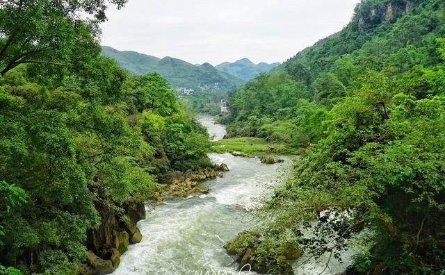  景区大门|贵州最大的瀑布群，一年四季气候舒适，是来贵旅游必打卡的景点