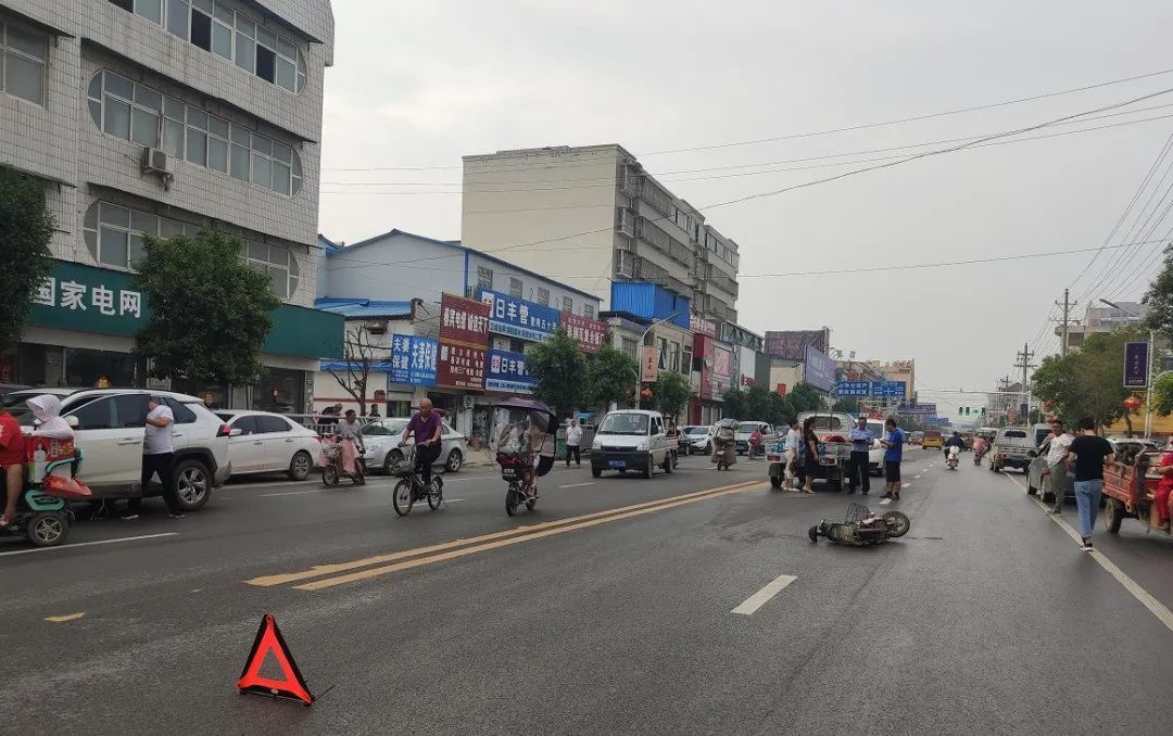 北路|太康建设北路发生一起车祸
