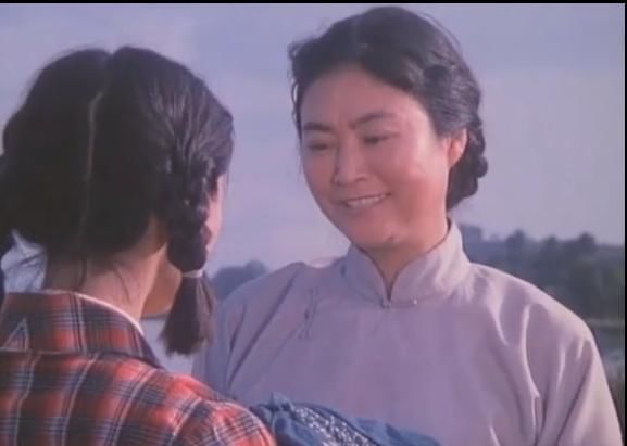  舞台姐妹|谢晋、《小花》导演张铮均用她出演主要角色，今80岁仍活跃影坛