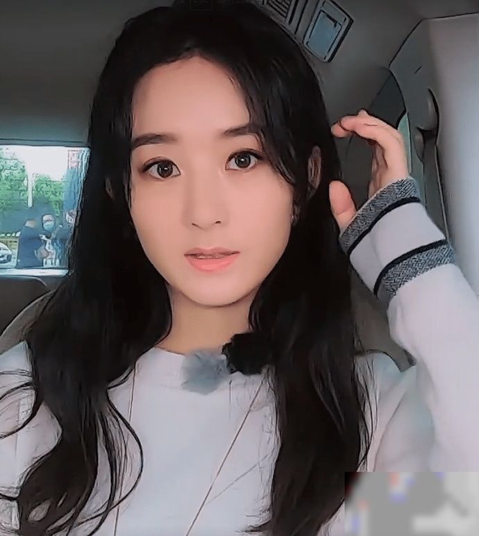  中餐厅|《中餐厅4》美颜有多厚？赵丽颖说话时靠近摄像机，脸都被磨平了