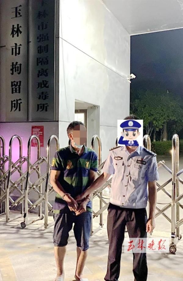 发现|一男子万达广场内偷手表，不料被监控拍下！原来是5进宫的“老手”